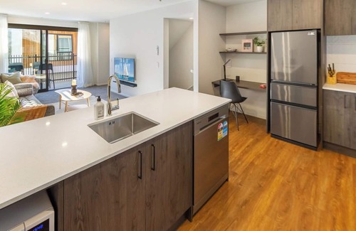 Addington House | Cozy 3-Bedroom near Hagley Park w/Garage