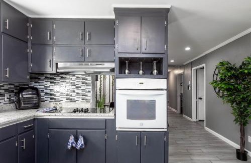 Greensboro House | Cozy 3bdrm2ba with GAME ROOM