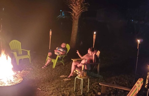 Clewiston House | Cozy 3br lake house: perfect for cozy star gazing by the firepit & fishing fun.