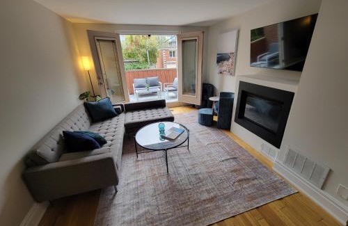 Leslieville House | Cozy 3BR Retreat with Dedicated Work table and Parking