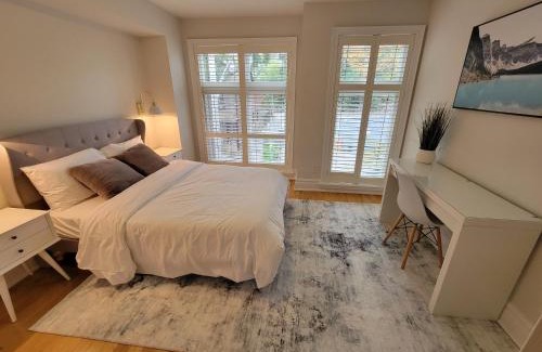 Leslieville House | Cozy 3BR Retreat with Dedicated Work table and Parking