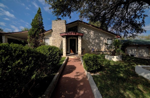Leon Valley House | Cozy 4-bedroom house in wonderful San Antonio with WiFi, AC, and pet friendly.