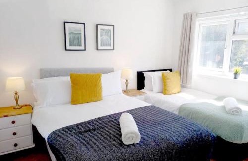 Smethwick House | Cozy 4 Bedroom House in Smethwick with 4 bathrooms perfect for contractors and families