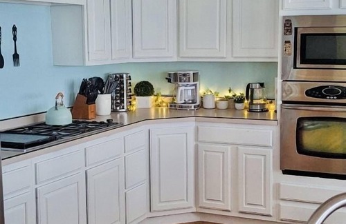 Kenai House | Cozy 6BR Ocean Front Snow Mountain View Villa