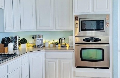 Kenai House | Cozy 6BR Ocean Front Snow Mountain View Villa