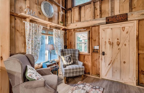 Brantingham Cabin | Cozy Adirondack Cottage for Two
