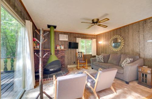 Jay House | Cozy Adirondacks Cabin Walk to Lake Eaton!