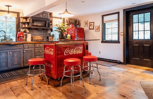 Zena Apartment | Cozy and eclectic Woodstock getaway