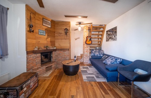 Breznik Plesivicki House | Cozy and rustic cottage with stunning views of the Sickle Mountains!