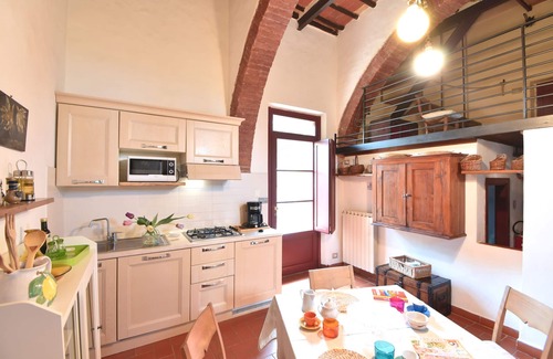 Villa Parigini House | Cozy apartment in Chianti Villa, large pool, wi-fi, A/C, minutes from Siena