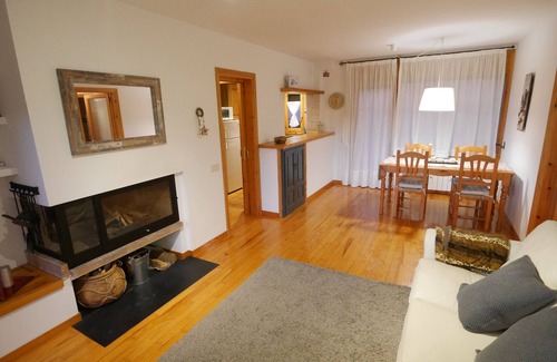 Alp Apartment | Cozy apartment in Alp with garden and parking, 10 minutes from the ski slopes!
