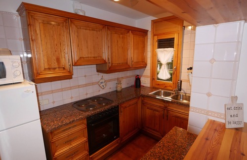 Alp Apartment | Cozy apartment in Alp with garden and parking, 10 minutes from the ski slopes!