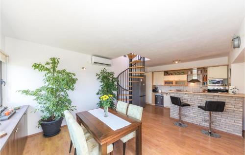 Rudine Apartment | Cozy Apartment In Kastel Novi