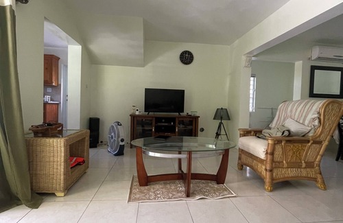 Woodlands Apartment | Cozy apartment in lovely Olveston with AC, WiFi. Close to Salem and Old town.