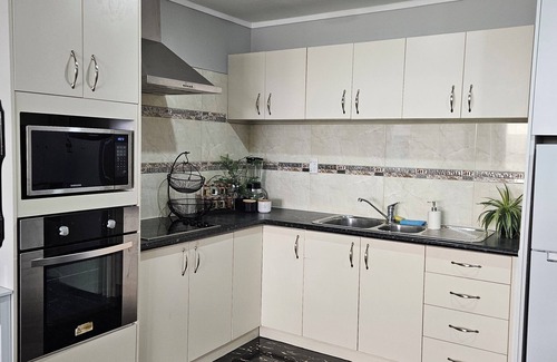 Manukau City Apartment | Cozy Apartment in Manukau