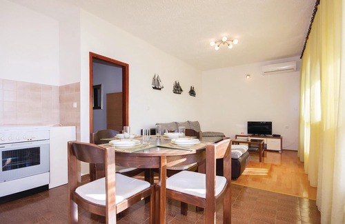 Brodarica Apartment | Cozy apartment in Sibenik with kitchen