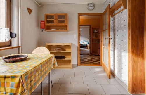 Warin Apartment | Cozy Apartment near the Sea in Warin