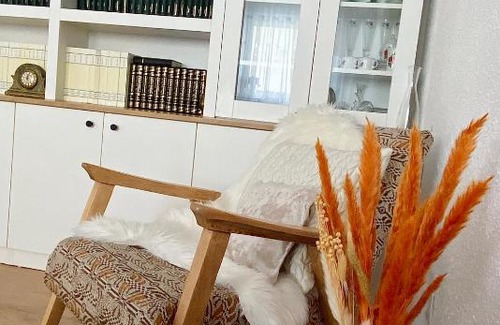 Three Oaks Apartment | Cozy Apartment