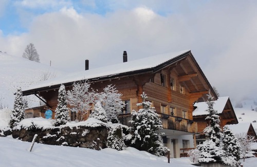 Hünibach Apartment | Cozy apartment with a beautiful view, quiet location.