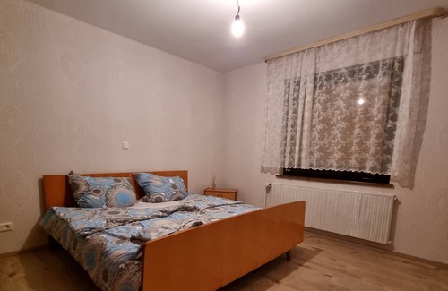 Grossheubach Condo | cozy apartment with garden and balcony