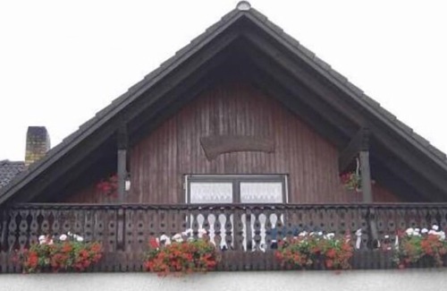 Moosbach Apartment | Cozy attic apartment (55sqm) with eat-in kitchen and covered balcony