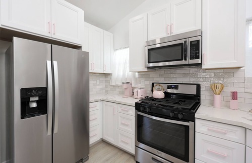 Village of La Jolla Apartment | Cozy Beach Cottage-2 Blocks from the Beach!