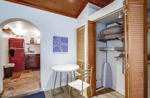 Ocean Beach Apartment | Cozy Beach Studio – Sleeps 2, Walk to Ocean