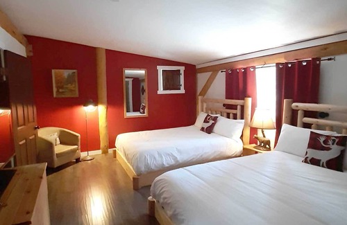 Dease Lake Cabin | Cozy Boutique Lodge Acommodations!