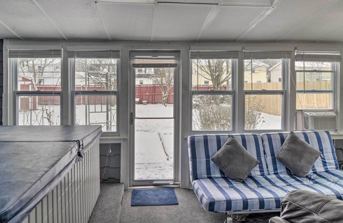 Amherst Apartment | Cozy Buffalo Abode ~ 21 Mi to Niagara Falls!