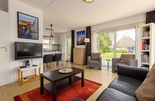 Eernewoude House | Cozy Bungalow with Terrace