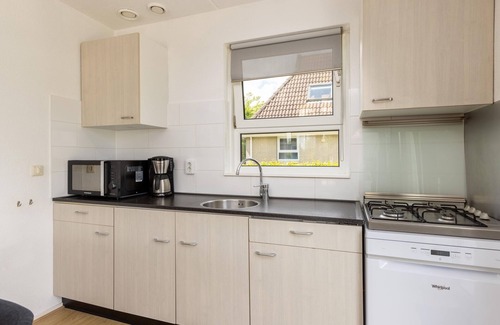 Eernewoude House | Cozy Bungalow with Terrace