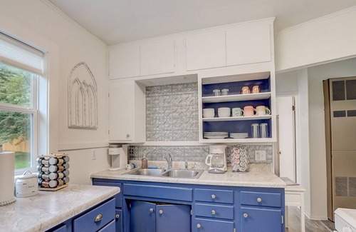 Markesan Cabin | Cozy Cabin | Lake Access, Kayaks/Bikes, Huge Yard!