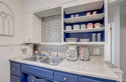 Markesan Cabin | Cozy Cabin | Lake Access, Kayaks/Bikes, Huge Yard!