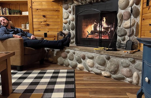 Stacy Cabin | Cozy cabin on a private lake to enjoy year round.