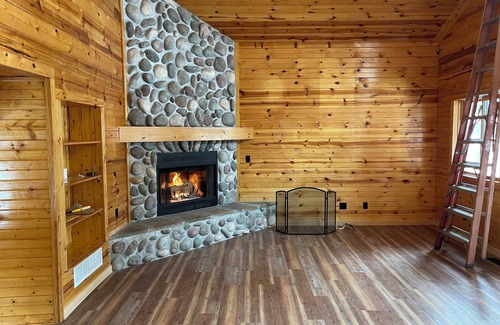 Stacy Cabin | Cozy cabin on a private lake to enjoy year round.