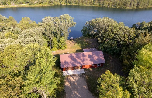 Clitherall Cabin | Cozy Cabin on Private Lake! Kayaks, Firepit, Fishing! Relaxing. Pet Friendly.