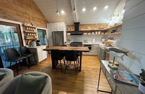 Livingston Cabin | Cozy Cabin on the Cove