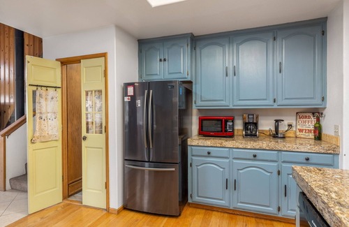 Idyllwild House | Cozy Cabin in Idyllwild with romantic Mountain Views—and a game room! Sleeps 10