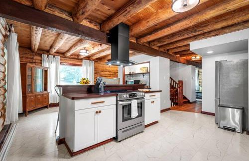 Macon House | Cozy Cabin Where Comfort Meets Fun!