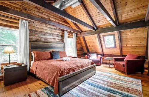 Macon House | Cozy Cabin Where Comfort Meets Fun!