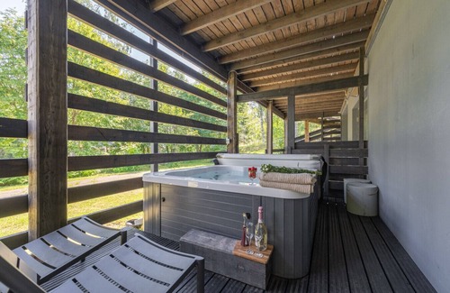 Tahkovuori Apartment | Cozy Cabin with Hot Tub and Private Sauna Close to the Tahko Ski Slopes