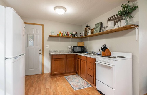 Arkdale Cabin | COZY CABIN WITH PRIVATE PIER ON LAKE PETENWELL