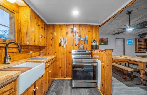 Warner Springs Cabin | Cozy cabin with historic charm and large fireplace