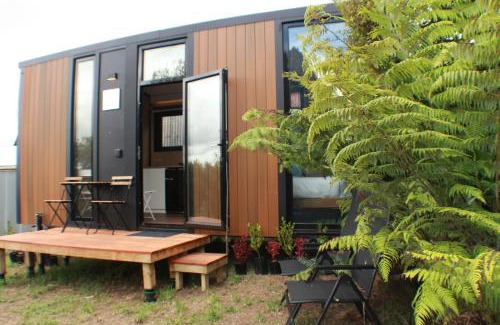 Waitoki House | Cozy Cabin2 with outdoor Bath at Dairy Flat Farm