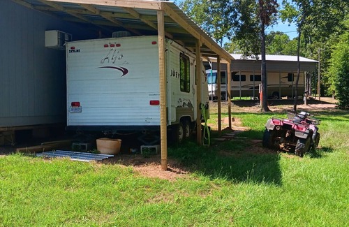 Negreet House | Cozy Camper - Small RV near Toledo Bend, LA.