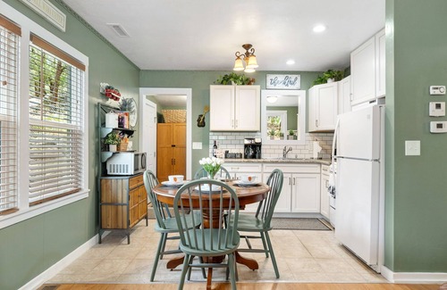 Mountain Club Cabin | Cozy canyon cabin nestled in the Prescott Pines-dog-friendly for your getaway!