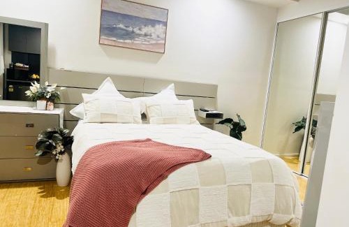 Lyneham Apartment | Cozy Capital Studio