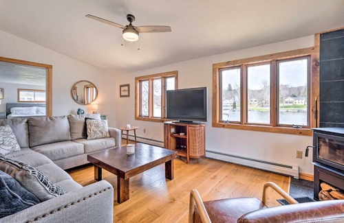 Hydeville House | Cozy Castleton Cabin with Fire Pit and Water Access!