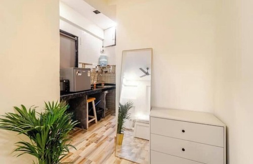 Khar Apartment | Cozy Central 1BHK in Bandra W