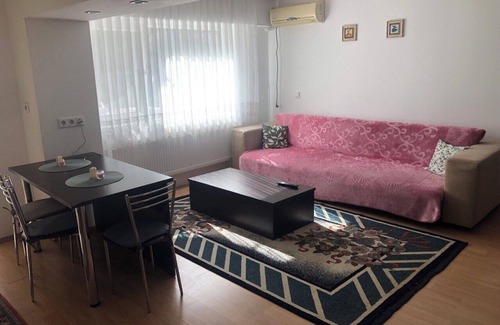 Resita Apartment | Cozy Central Apartment with Balcony in Reșița – Near Nature Trails & City Center